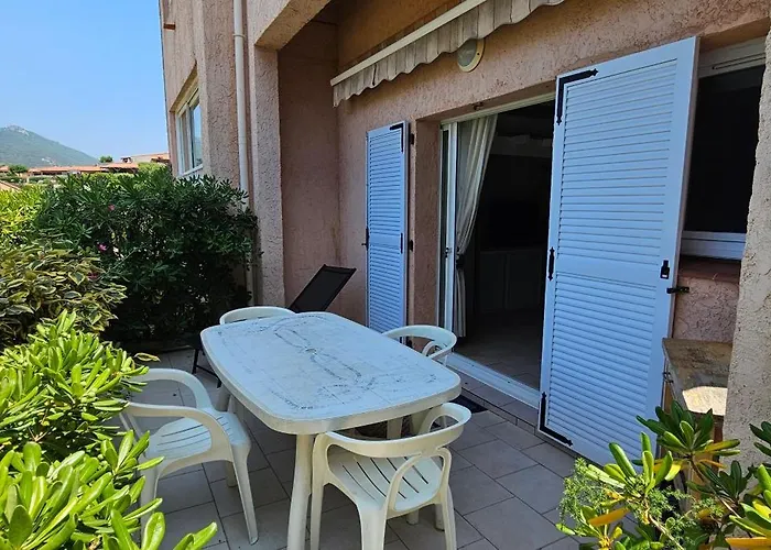 Apartmán T1 Pinedda, Confort-vue Mer- Calme & Soleil *