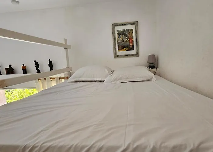 T1 Pinedda, Confort-vue Mer- Calme & Soleil Apartmán *