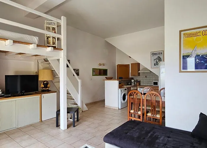 Apartmán T1 Pinedda, Confort-vue Mer- Calme & Soleil *