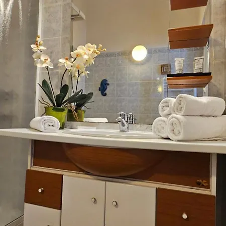 Apartamento T1 Pinedda, Confort-vue Mer- Calme & Soleil *